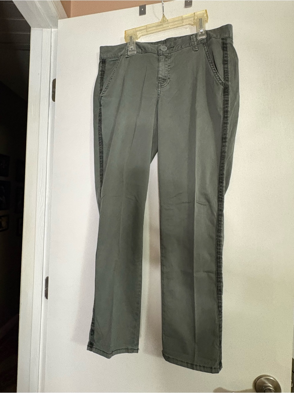 Women's Olive Green Straight-Leg Capris